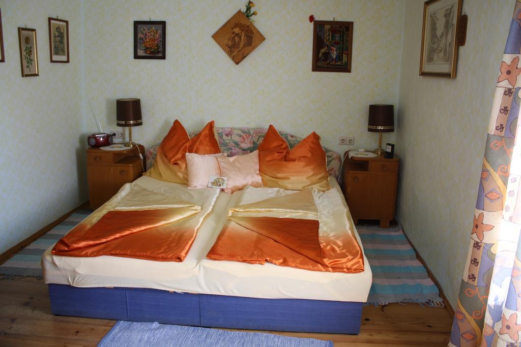 Weinbau-Gaestezimmer Martin Und Eva Maria Jamek Weissenkirchen in der Wachau Exterior foto