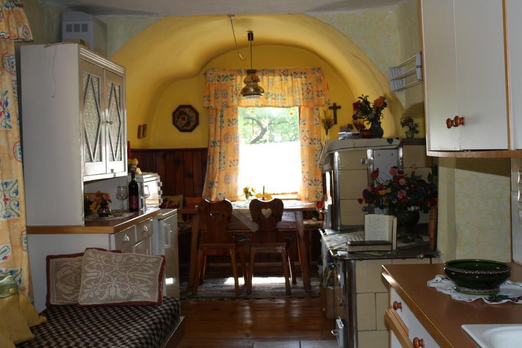 Weinbau-Gaestezimmer Martin Und Eva Maria Jamek Weissenkirchen in der Wachau Exterior foto