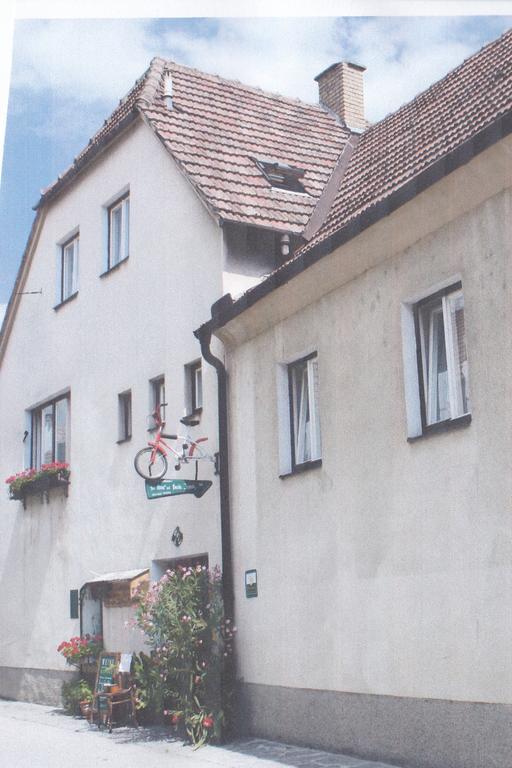 Weinbau-Gaestezimmer Martin Und Eva Maria Jamek Weissenkirchen in der Wachau Exterior foto